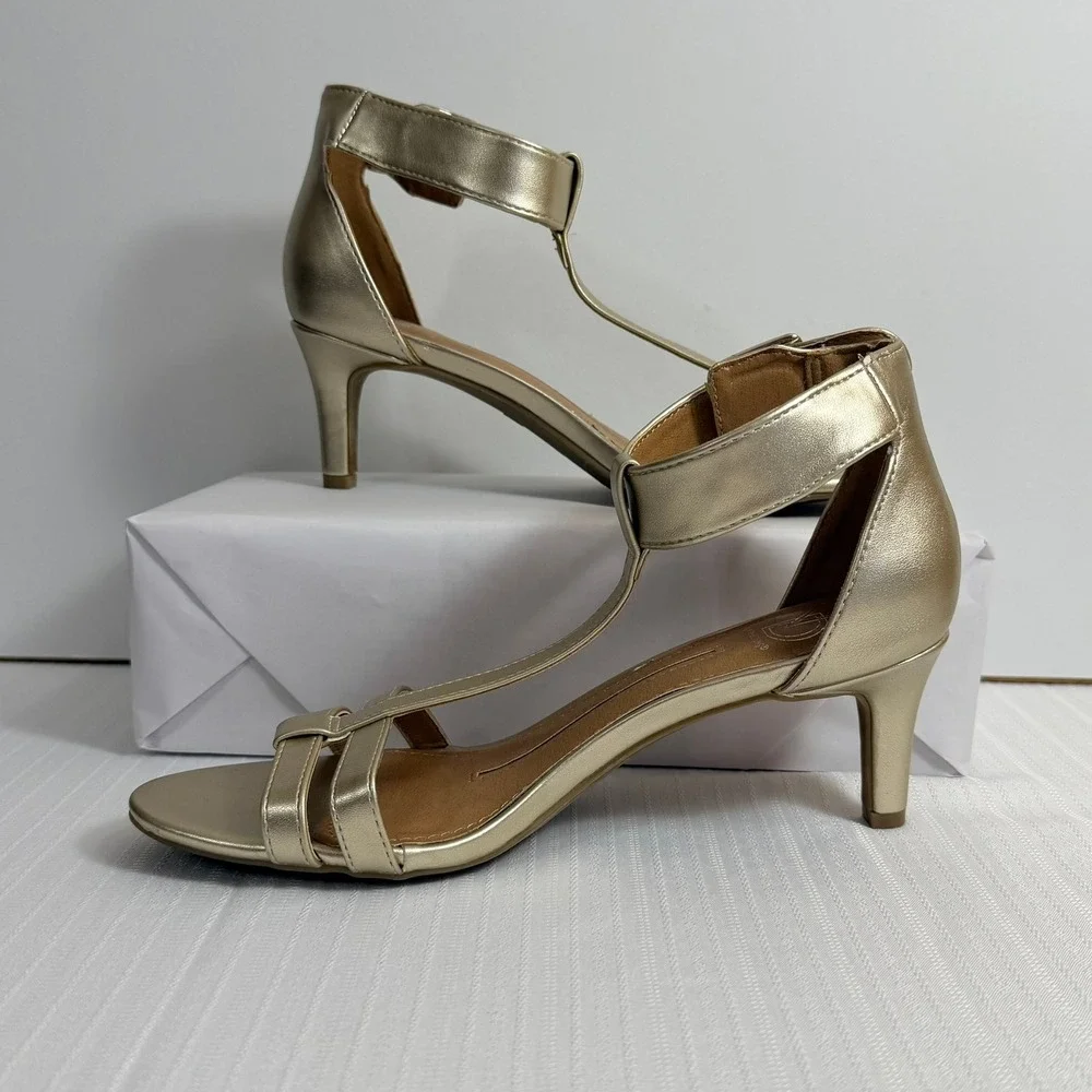New Directions Womens Classic Gold T-Strap Kitten Heel Sandals 7.5M‎ Minimalist